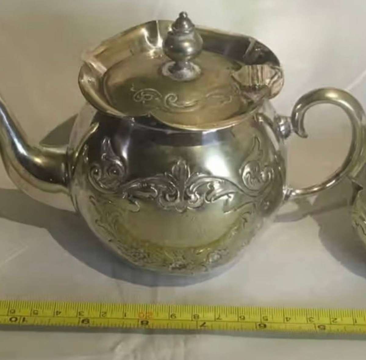 EPNS antique kettle, creamer and milk jug set on tray, 1906