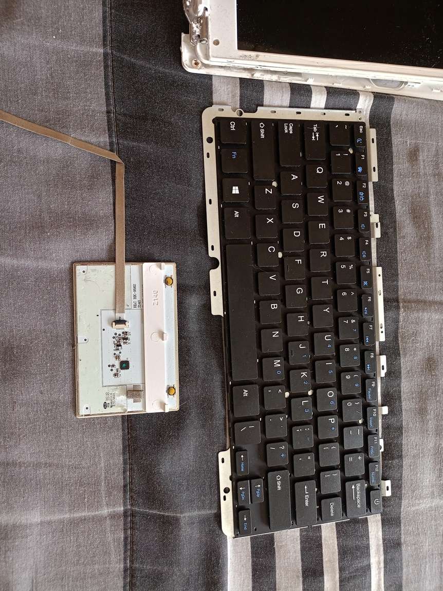 two non working laptops and parts