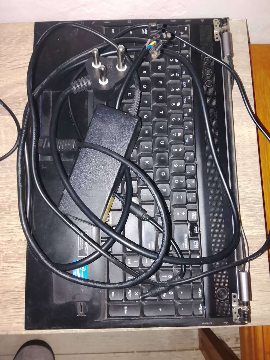 Samsung i7 laptop for spares or repair