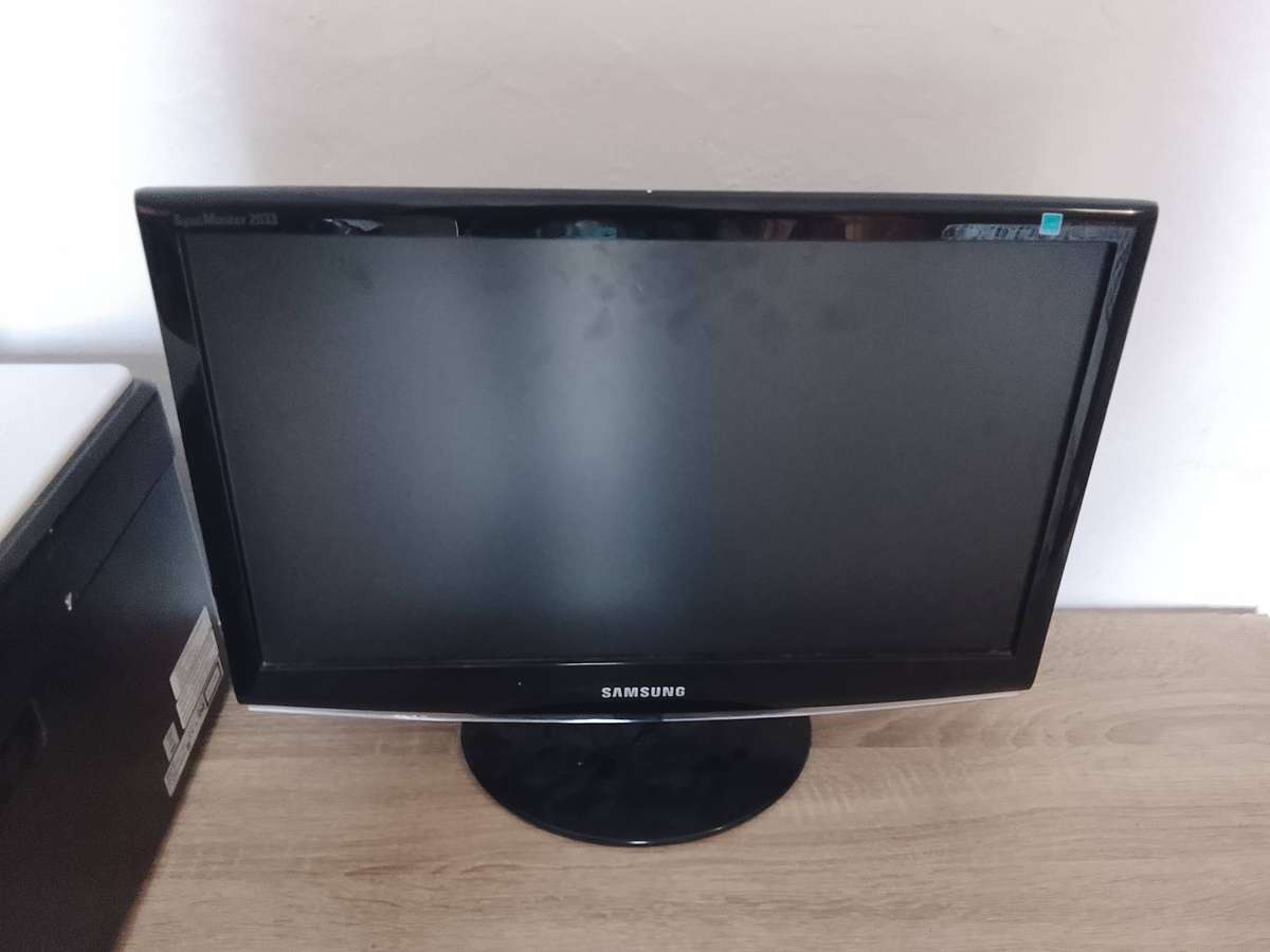 Samsung sync master 2033 20 inch LCD
