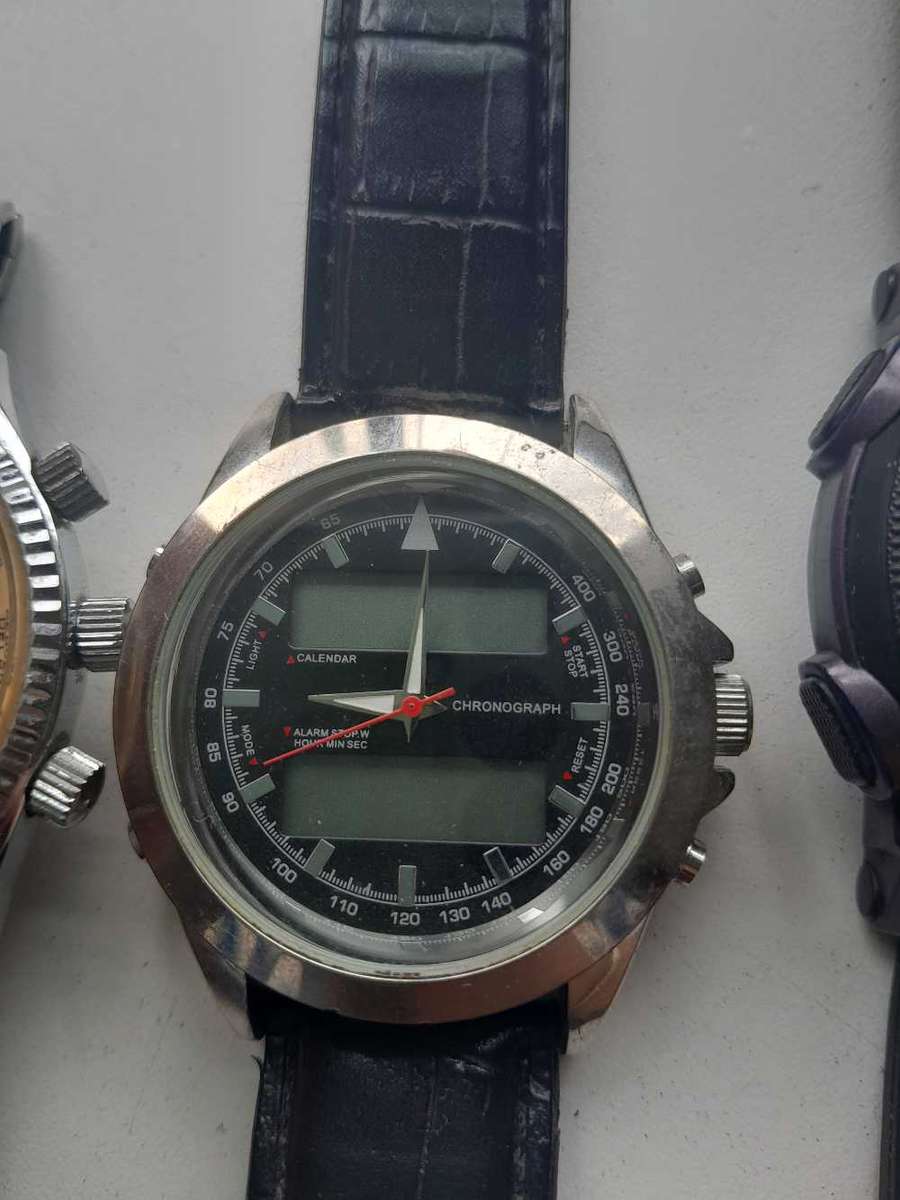 Mix bunch of quarts watches