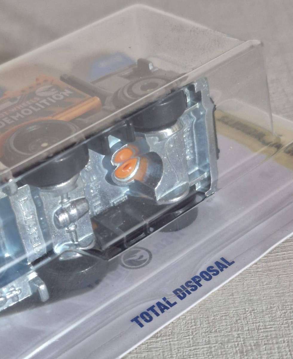 Hot Wheels Total Disposal Treasure Hunt