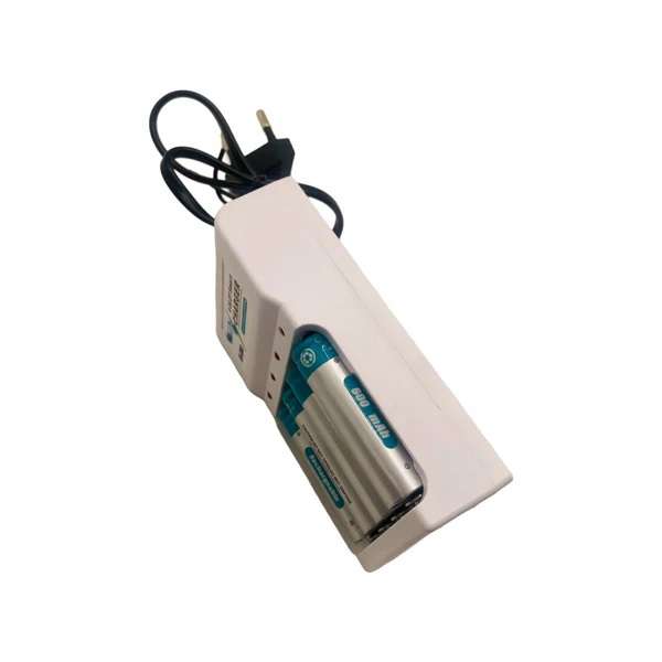 220V 4-Slot Aa And Aaa Battery Charger Kit With 4 Aa Rechargeable Batteries