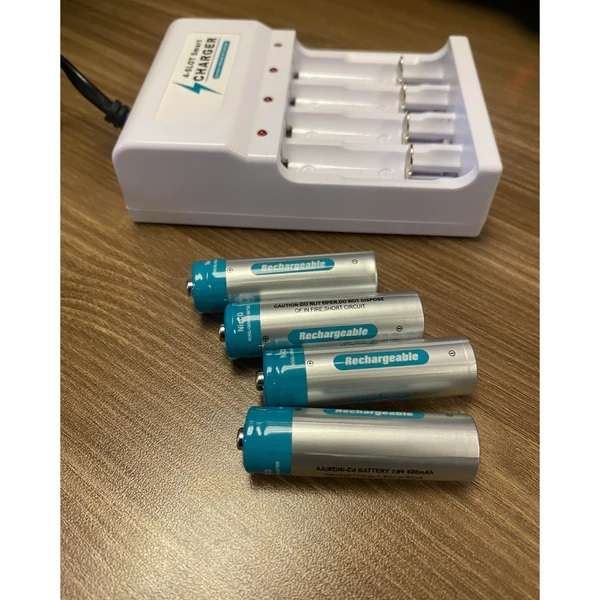 220V 4-Slot Aa And Aaa Battery Charger Kit With 4 Aa Rechargeable Batteries