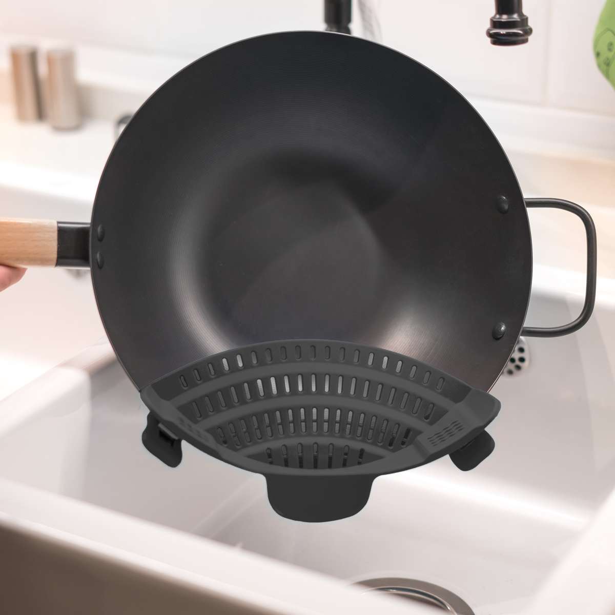 1pc  Adjustable Silicone Clip-On Pot Strainer