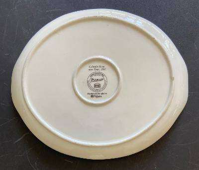 PABLO PICASSO Colombe bleue avec fleur, 1980. Porcelain plate. R1500-