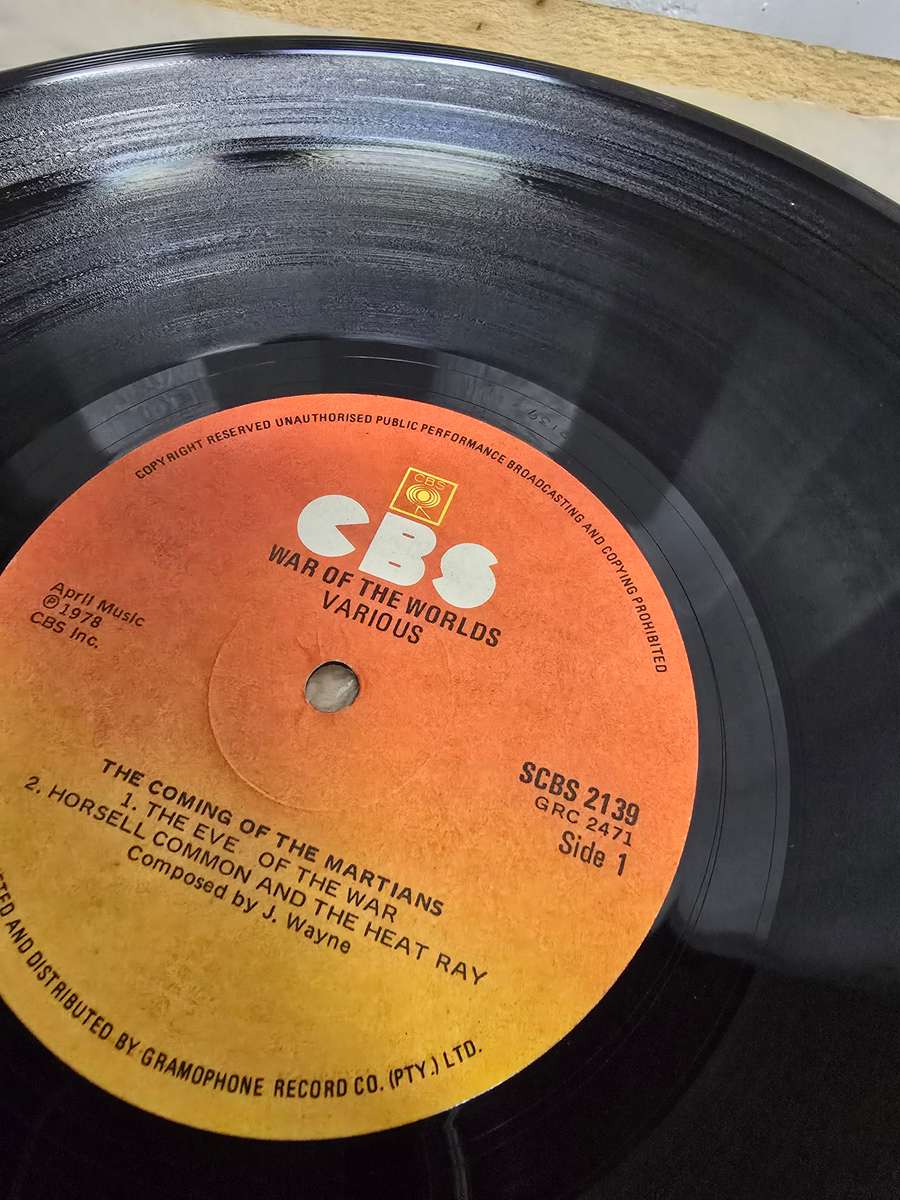 The WAR of the WORLDS LP