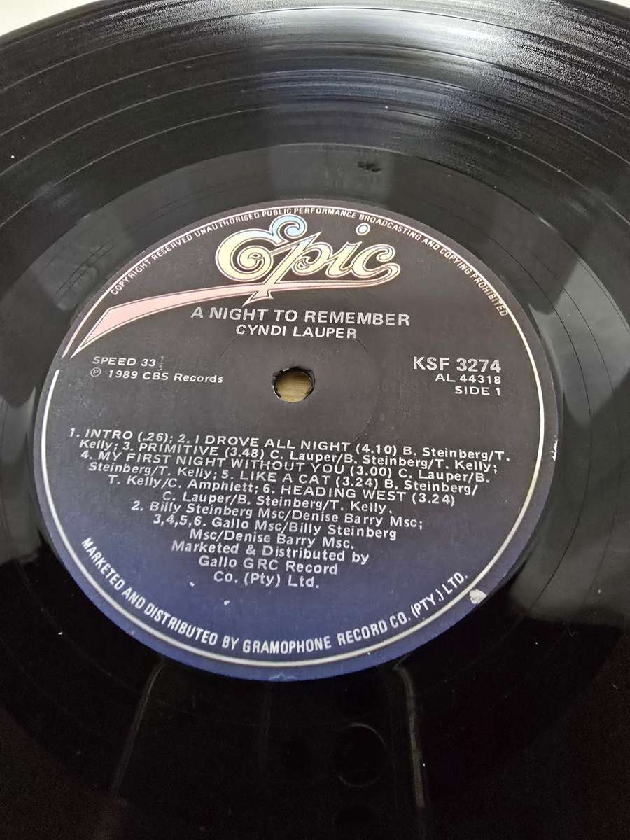 CYNDI LAUPER- A NIGHT TO REMEMBER LP