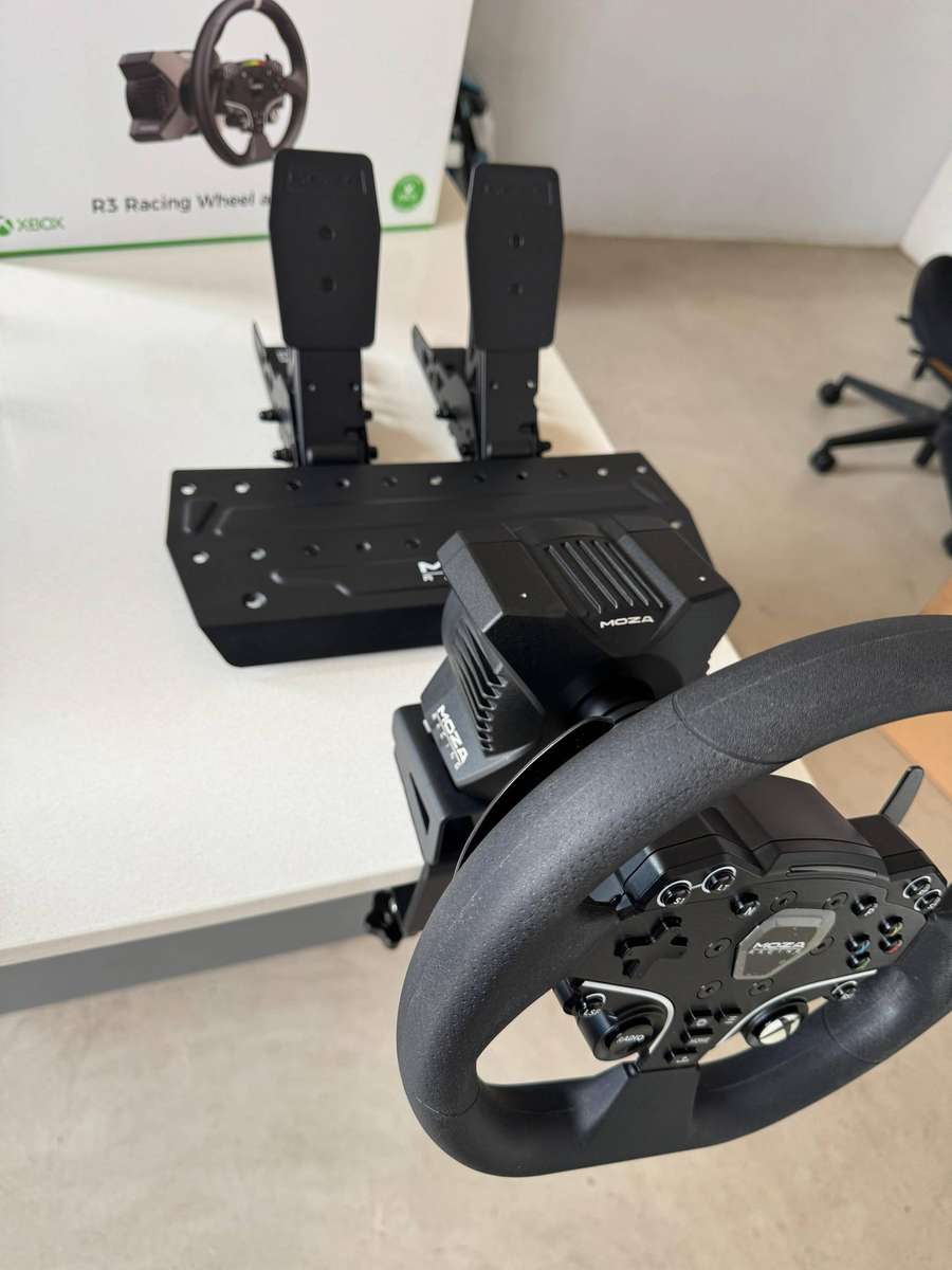 Moza R3 Racing Wheel & Pedals Bundle (Xbox/PC)  Like New, Barely Used
