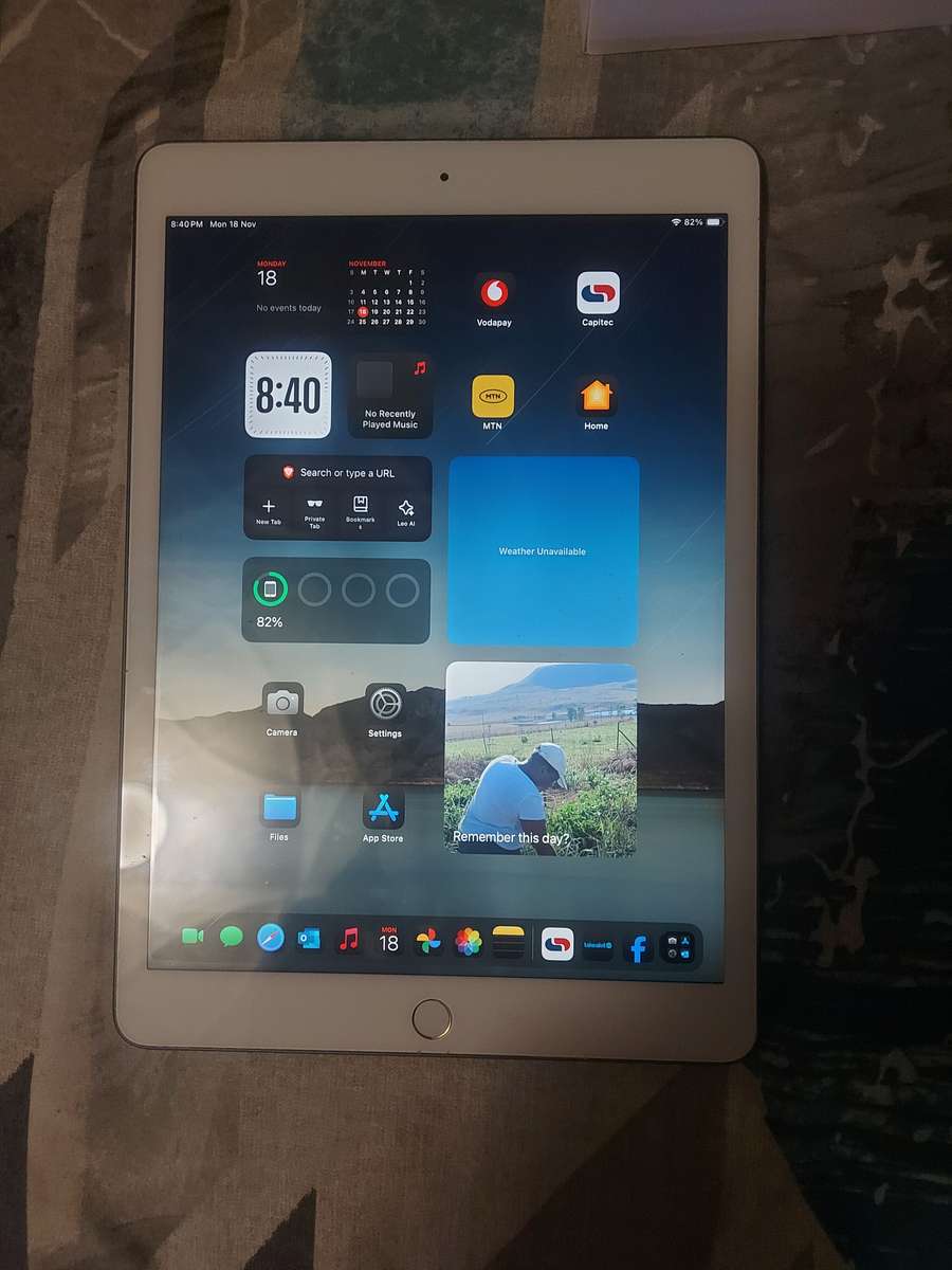 Apple iPad Wi-Fi 32GB (8th Generation)