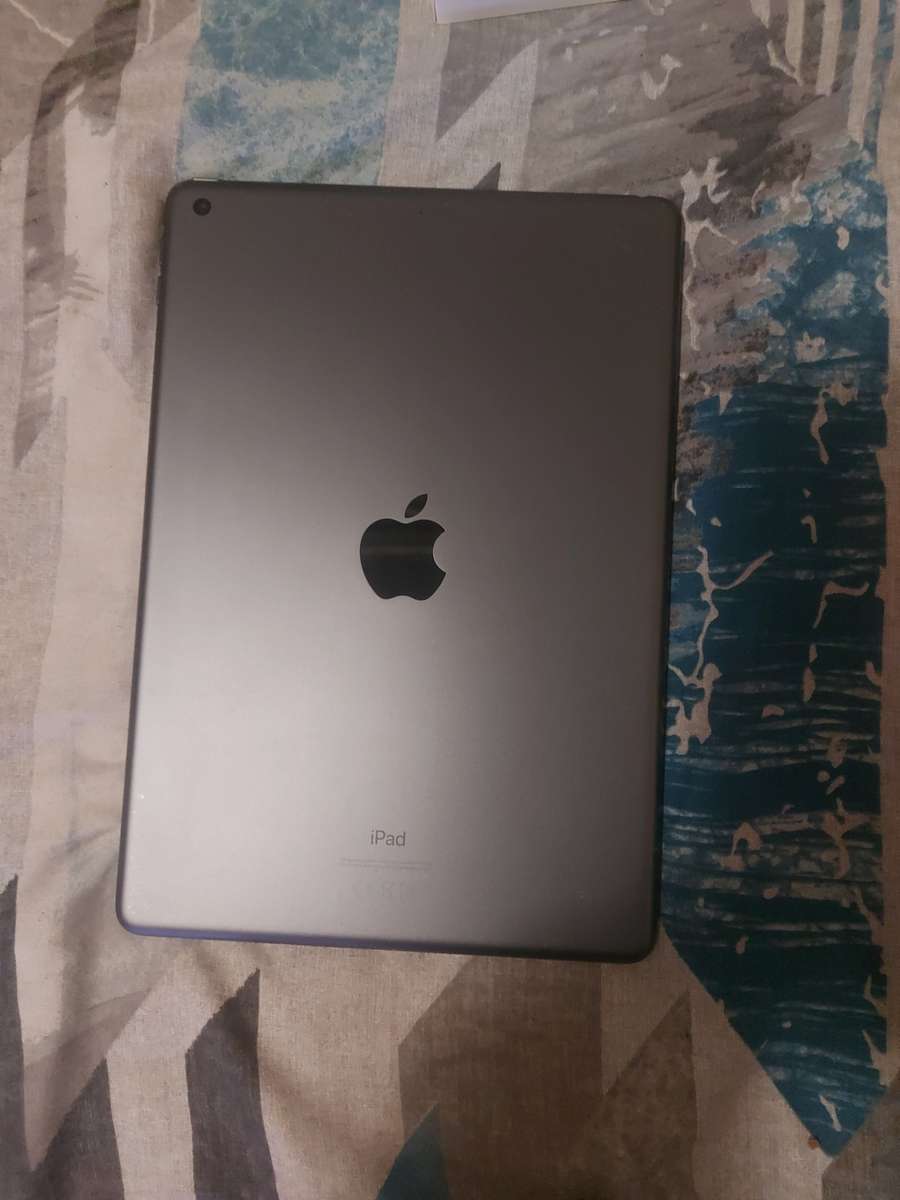 Apple iPad Wi-Fi 32GB (8th Generation)