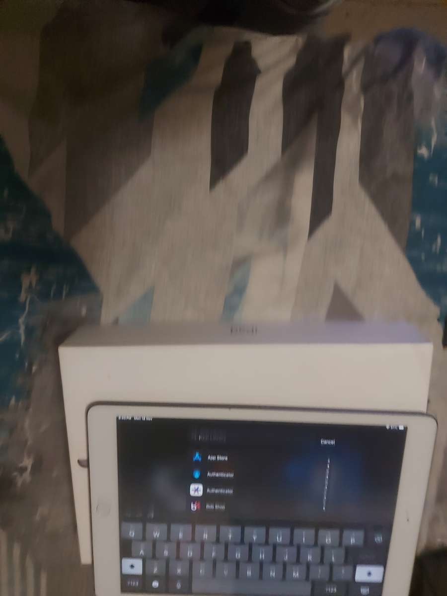Apple iPad Wi-Fi 32GB (8th Generation)