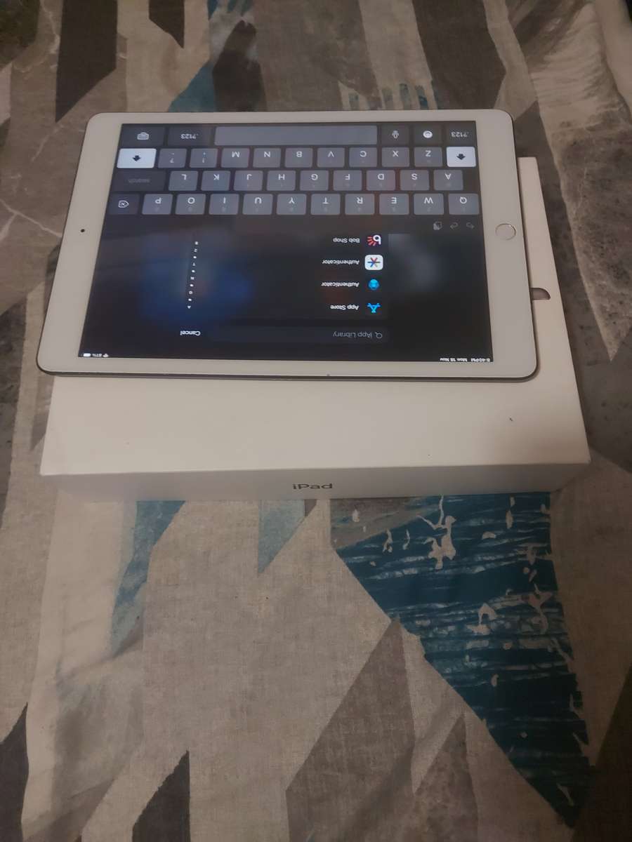 Apple iPad Wi-Fi 32GB (8th Generation)