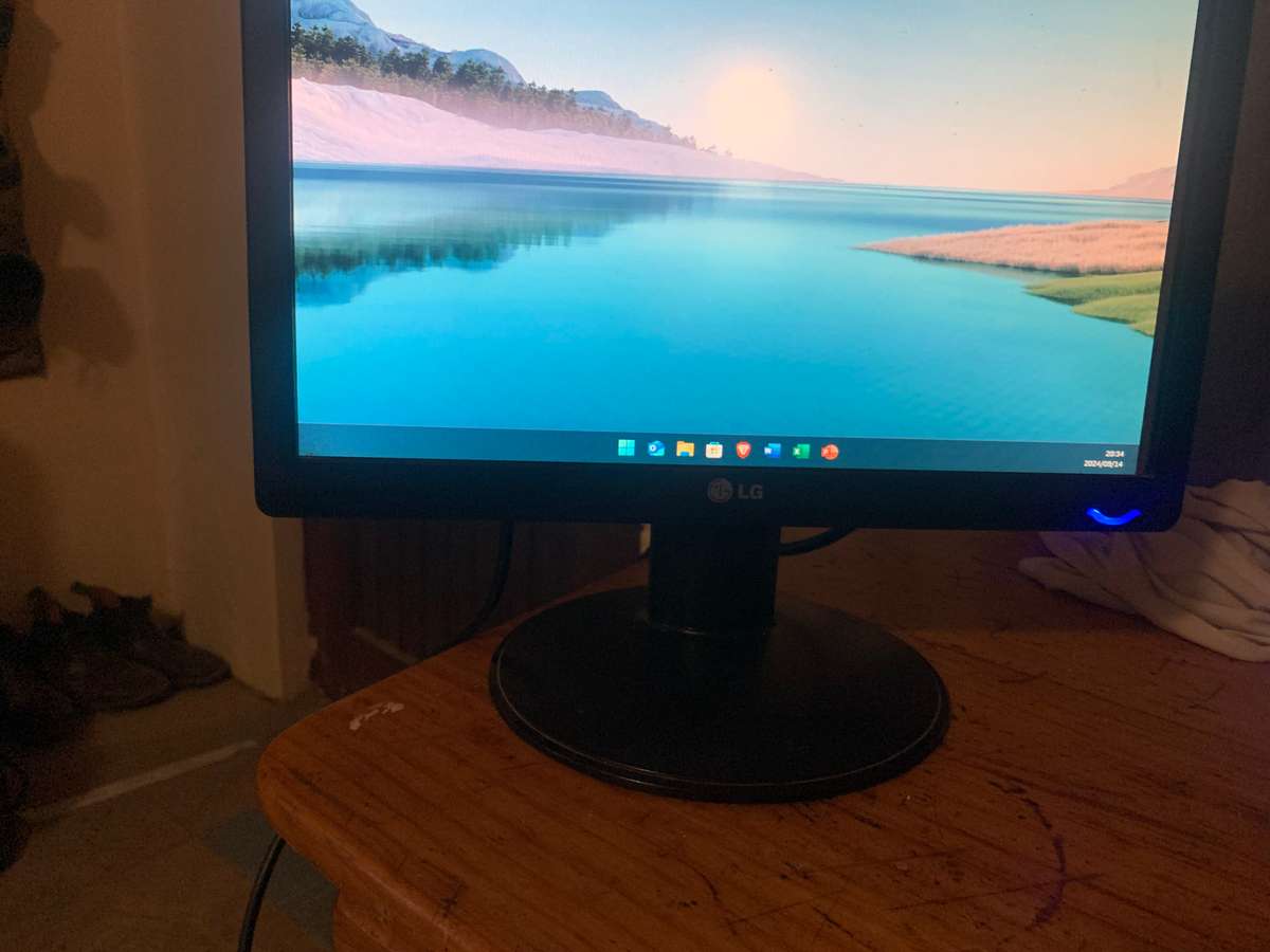 LG FLATRON 17` LCD MONITOR L1734S-BN