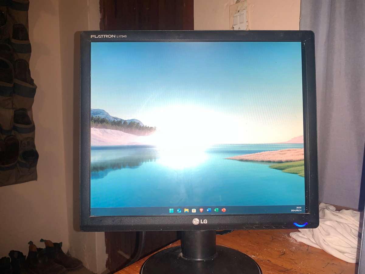 LG FLATRON 17` LCD MONITOR L1734S-BN