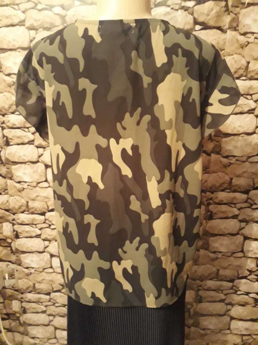 RETRO REAL WOMAN BRAND THROW OVER TOP - SIZE 16/40/2XL