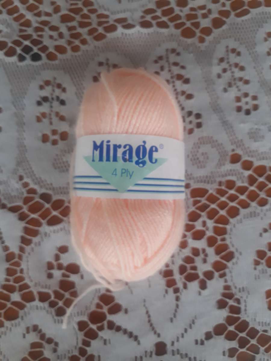 KNITTING WOOL/YARN - ELLE MIRAGE 4 PLY 25G - APRICOT - COL 046 - NEW
