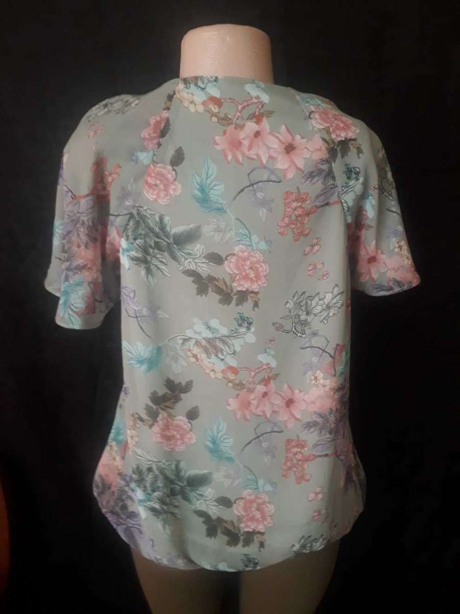 MERIEN HALL  GREEN FLOWER PATTERN  FULLY LINED THROW OVER TOP WITH ELASTICATED WAIST - SIZE 12/36/L