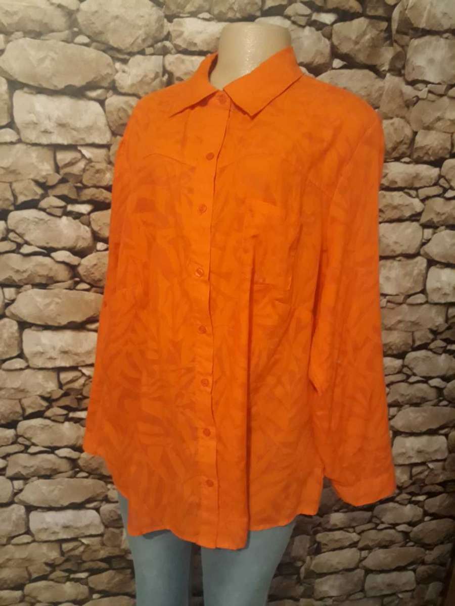 RETRO DONATELLA BRAND DARK BRIGHT ORANGE LEAF PATTERN TOP WITH LONG SLEEVES - SIZE 22/46