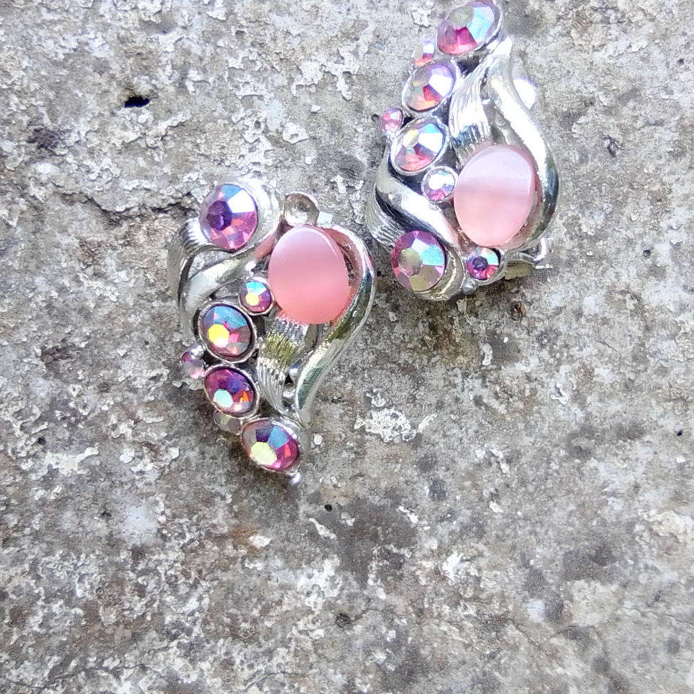 VINTAGE 1960'S SILVER TONED 3 PIECE COSTUME JEWELLERY SET - NECKLACE/BRACELETT & CLIP-ON EARRINGS!!!