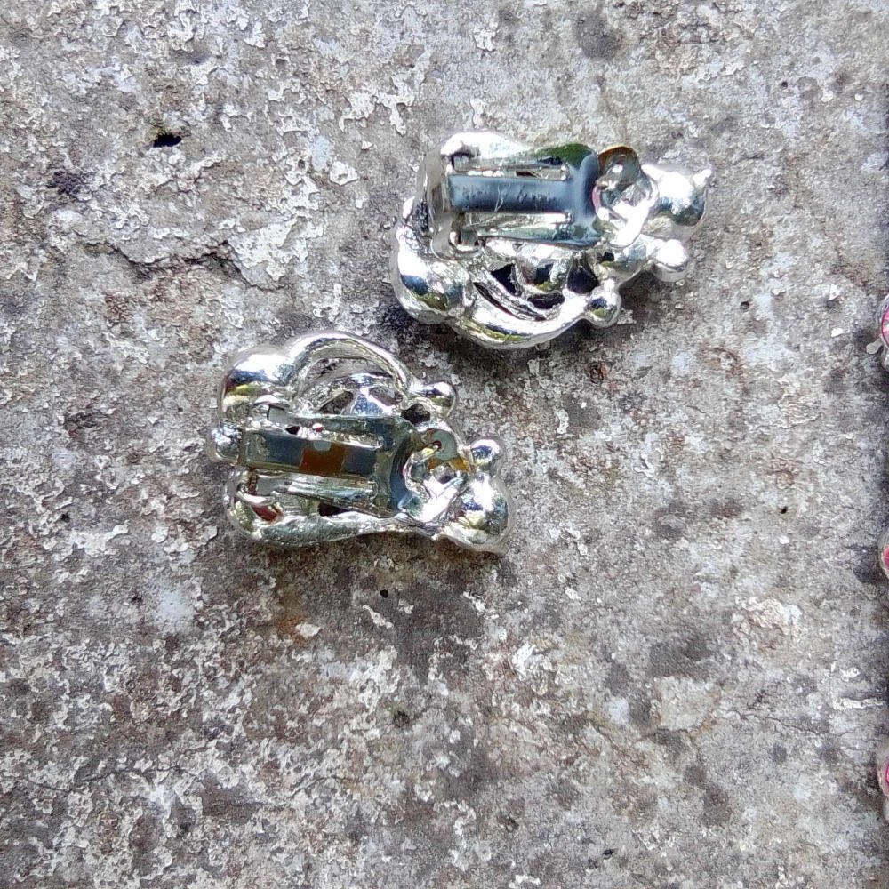 VINTAGE 1960'S SILVER TONED 3 PIECE COSTUME JEWELLERY SET - NECKLACE/BRACELETT & CLIP-ON EARRINGS!!!