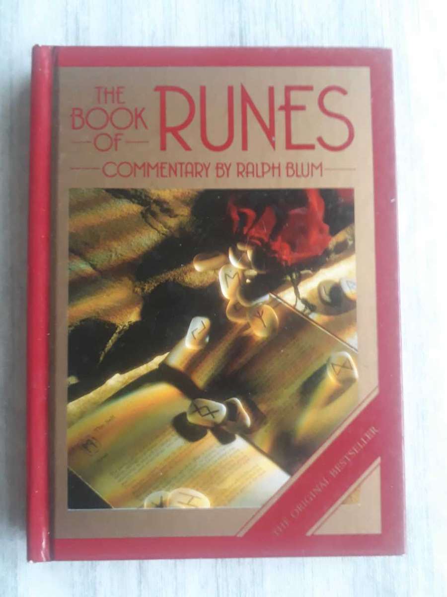 OCCULT BOOK  - THE BOOK OF RUNES BY RALPH BLUM