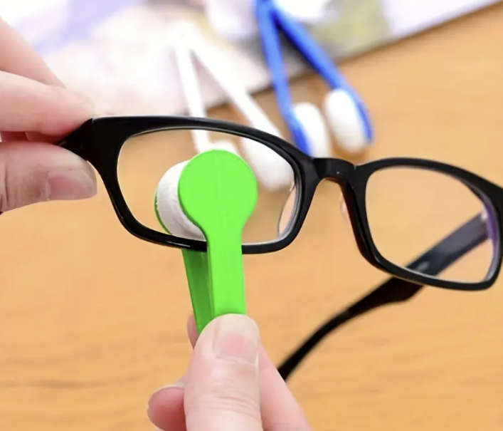 Two-side Glasses Brush Microfiber Cleaner (Random Colour)