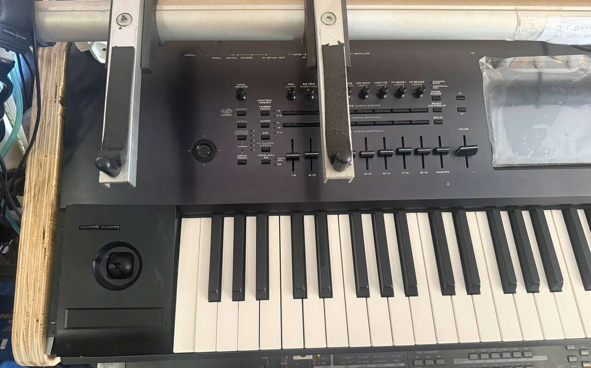 Korg kronos 73 keys