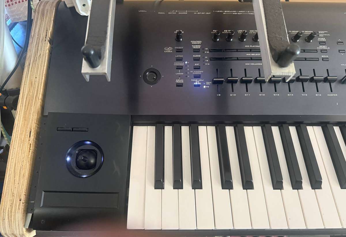 Korg kronos 73 keys