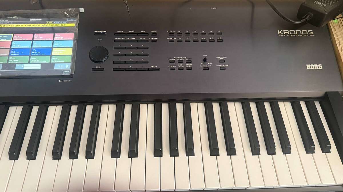 Korg kronos 73 keys