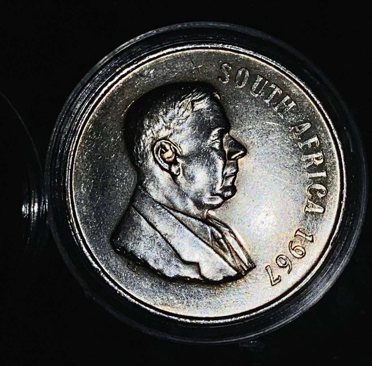 South Africa. Silver R1 -- 1967 English good condition in capsule