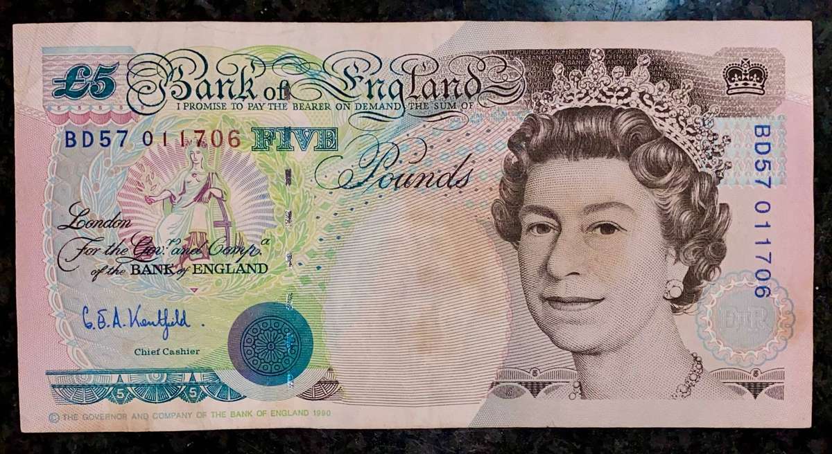 Great Britain. 5 pounds 1990