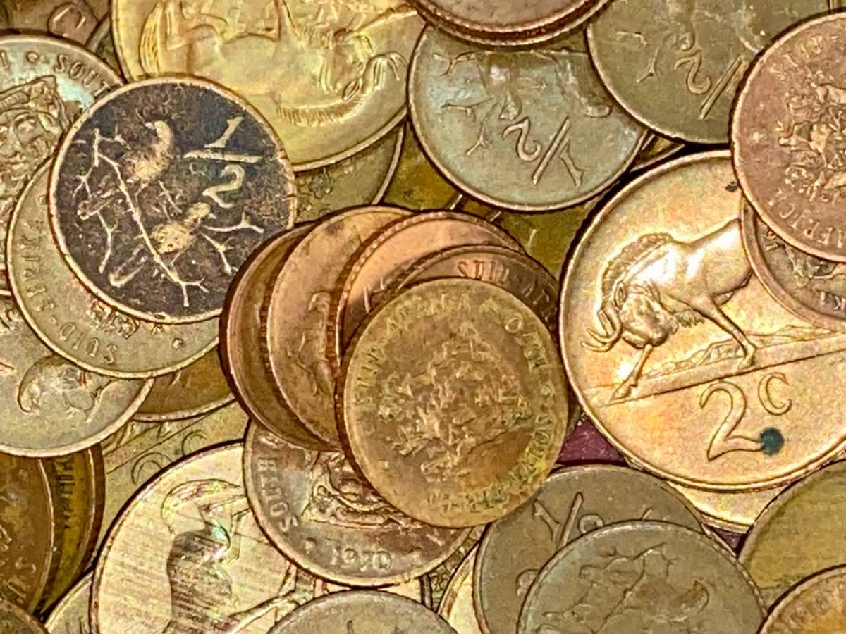 South Africa Lot - 700grams- 1/2 cent & 2 cent various dates - 2nd decimal 1965-1989 (1 bid takes al