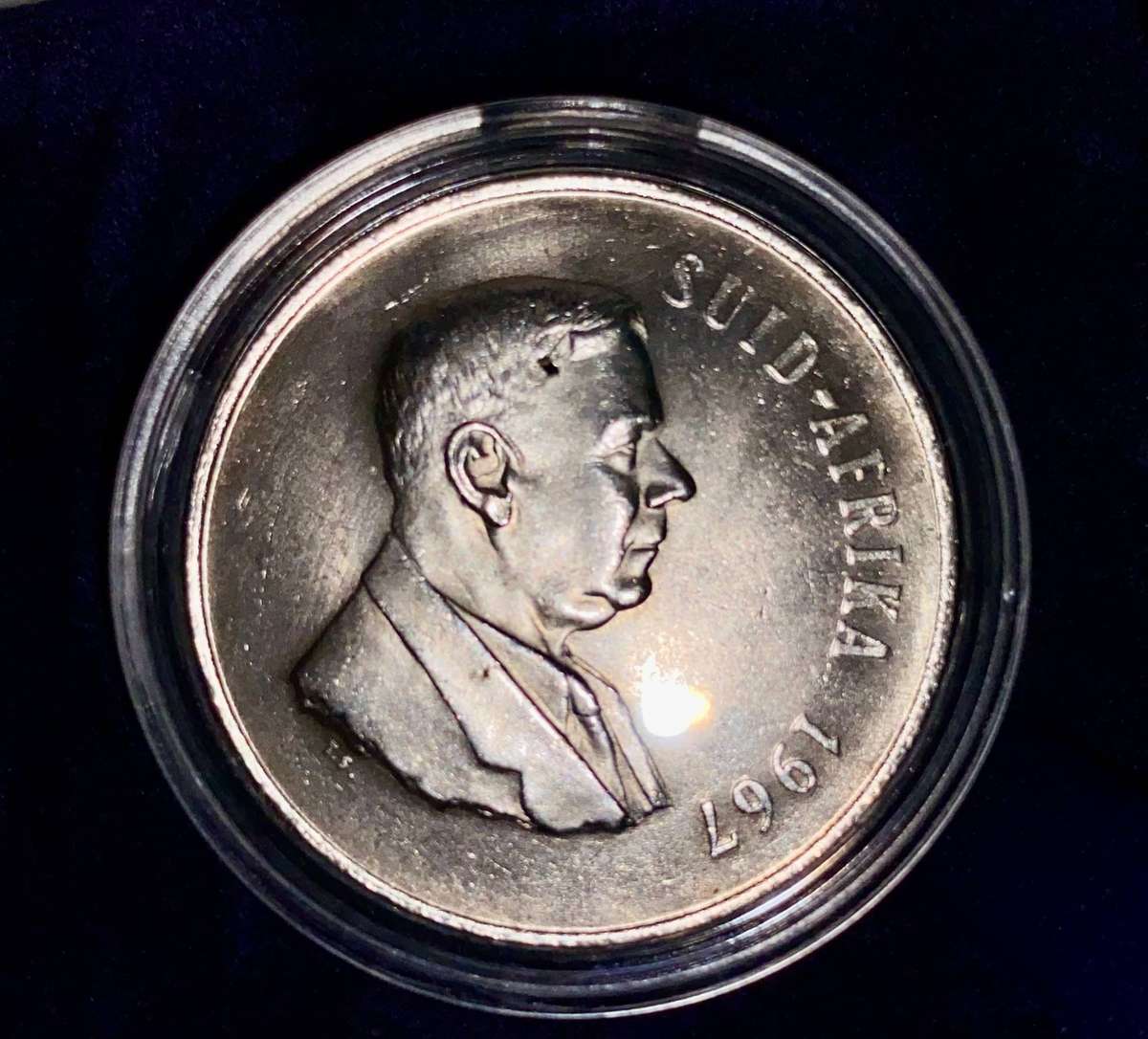South Africa. Silver R1 -- 1967 Afrikaans good condition in capsule & blue box