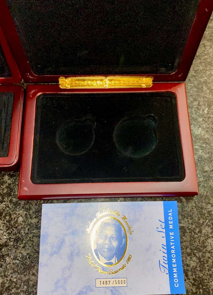 Nelson Mandela Wood Mint Boxes with Certificates (1 bid takes all)