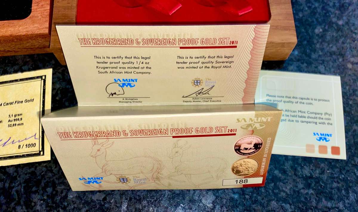 Various Wooden Mint Boxes - De Klerk & Krugerrand - with Certificates (1 bid takes all)