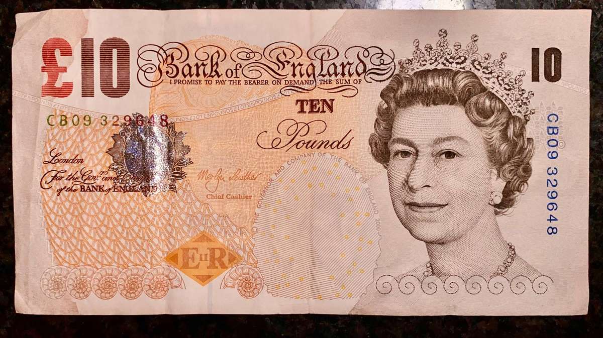 England 10 pounds 2002