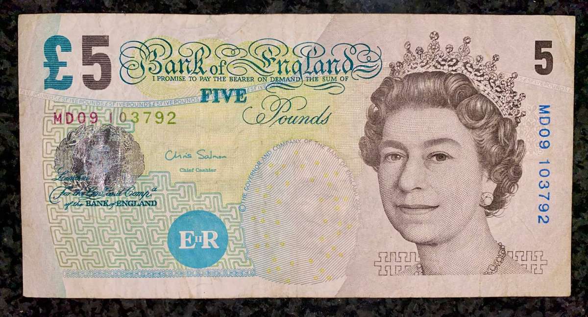England 5 pounds 2002