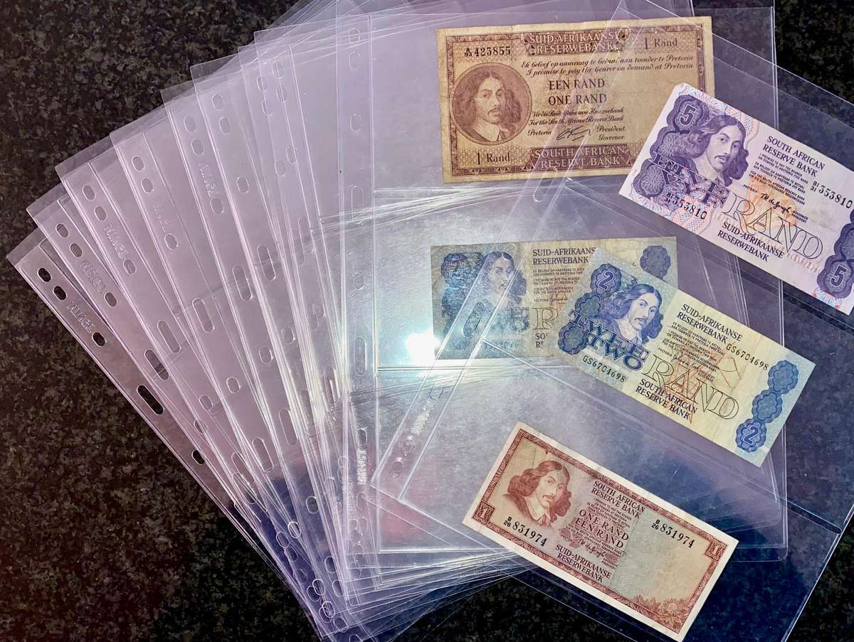 Banknote Stiff Plastic Sleeves - 3 Pocket sleeve (1 bid takes all 10 sleeves) banknotes incl