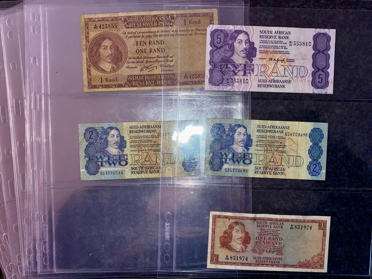 Banknote Stiff Plastic Sleeves - 3 Pocket sleeve (1 bid takes all 10 sleeves) banknotes incl