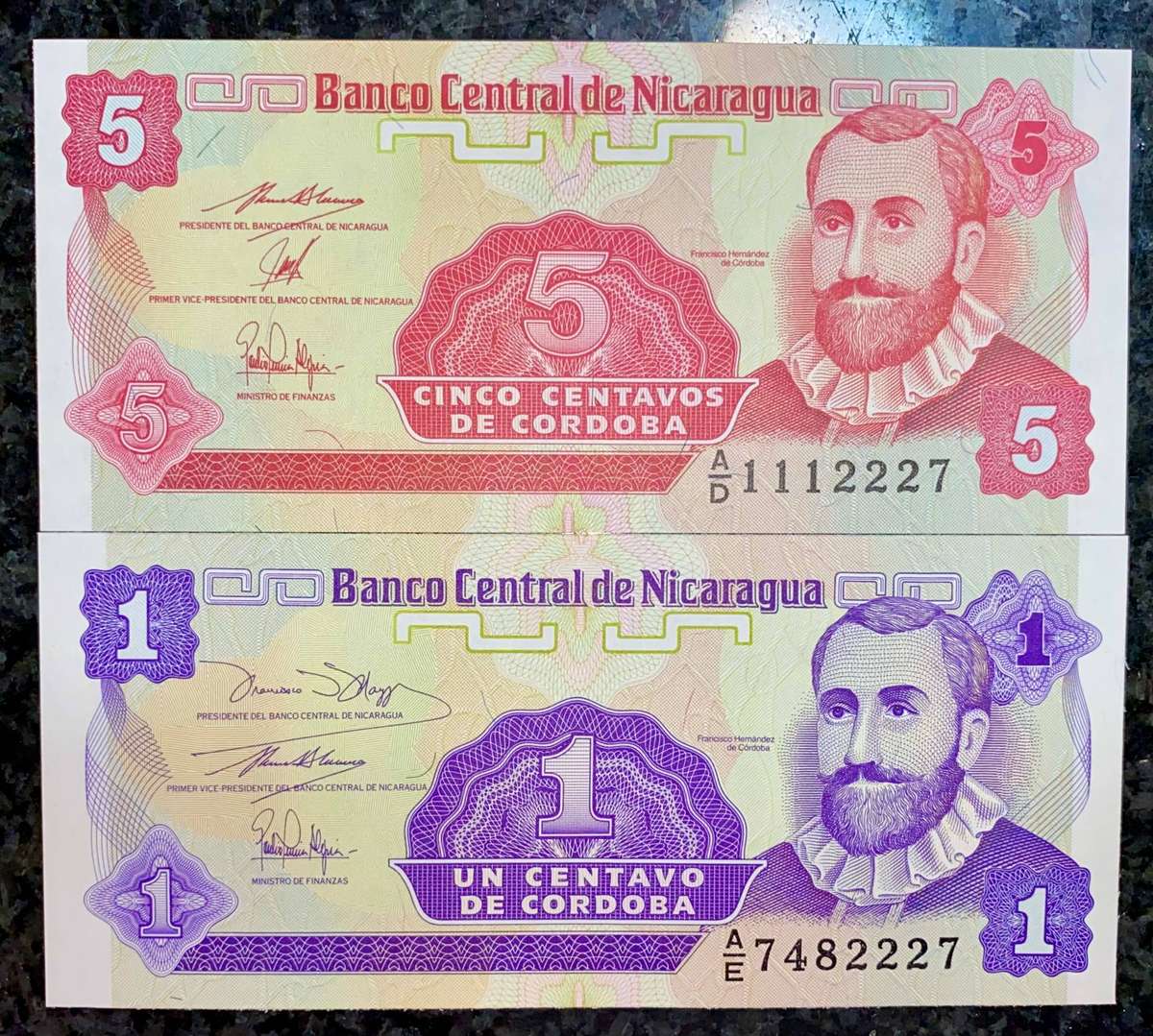 Nicaragua set 5 centavos & 1 centavo 1991 UNC (1 bid takes all)