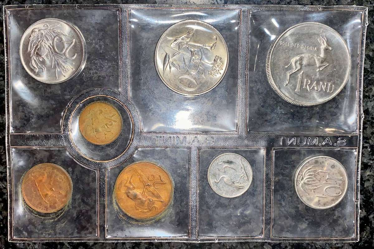 SA Mint Complete Uncirculated set 1979 -- R1 TO 1/2 cent - still sealed as from SA mint