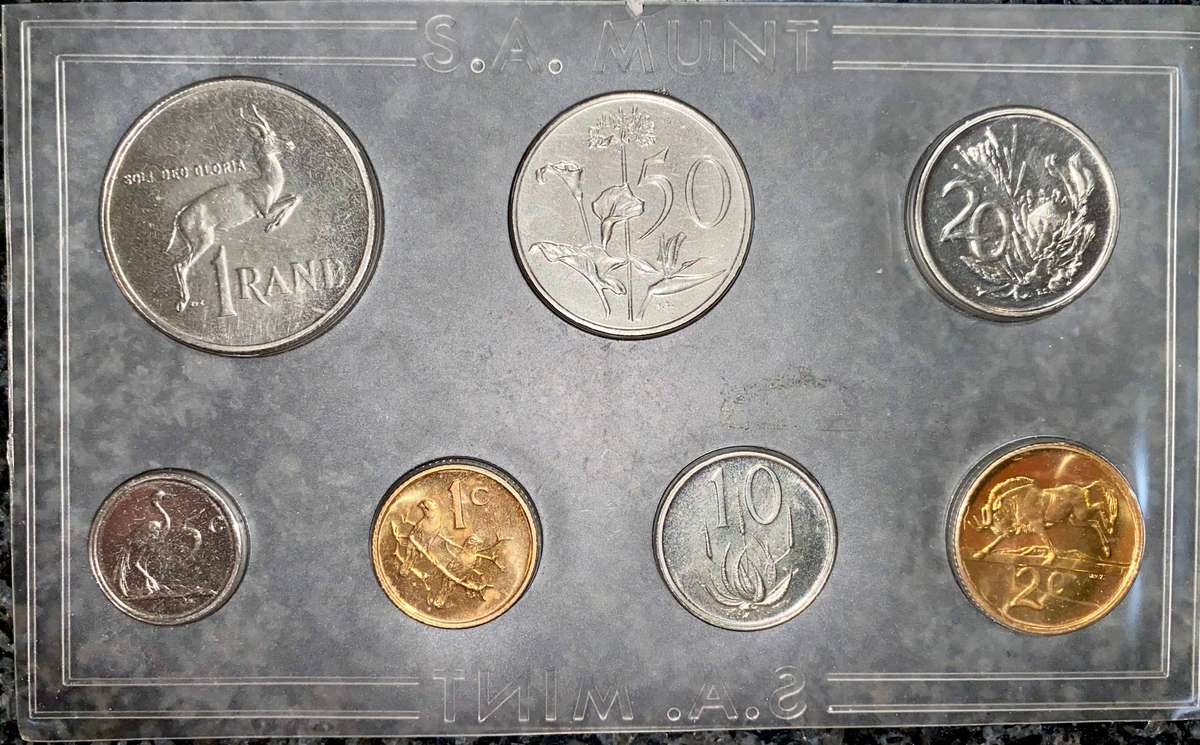 SA Mint Complete Uncirculated set 1988 -- R1 TO 1 cent - still sealed as from SA mint