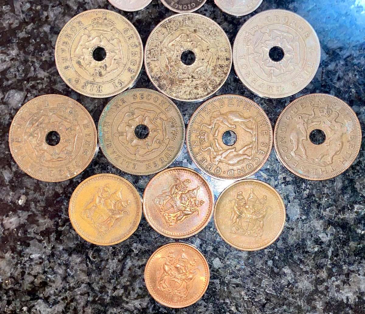 Rhodesia/Nyasaland & Southern Rhodesia lot (1 bid takes all)