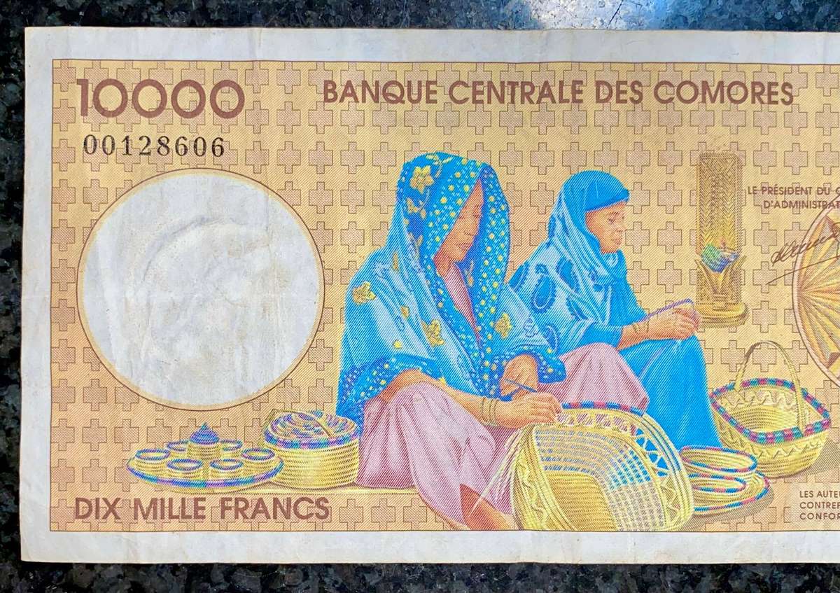 Comore 10,000 francs 1997 Scarce Note