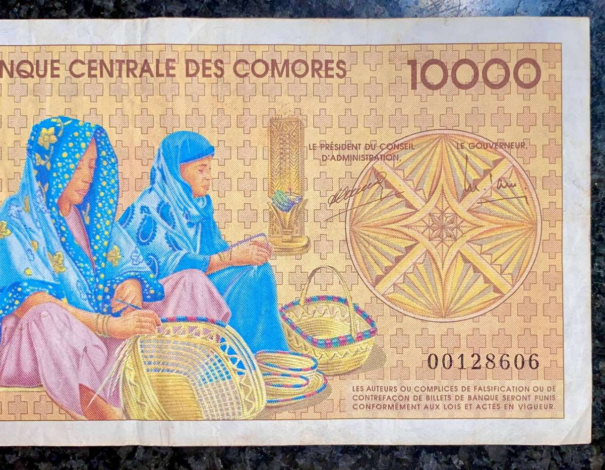 Comore 10,000 francs 1997 Scarce Note