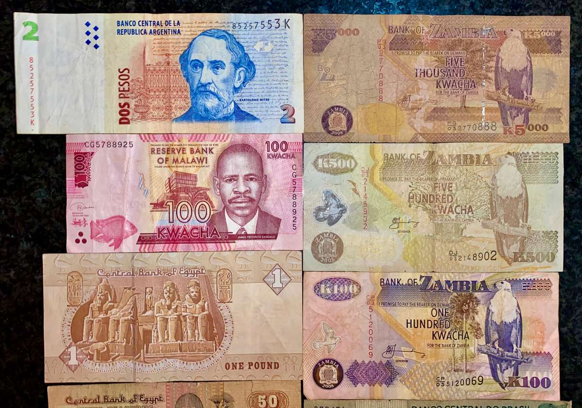 INTERNATIONAL LOT - ITALY - EGYPT - ARGENTINA + MORE (1 BID TAKES ALL 10 NOTES )