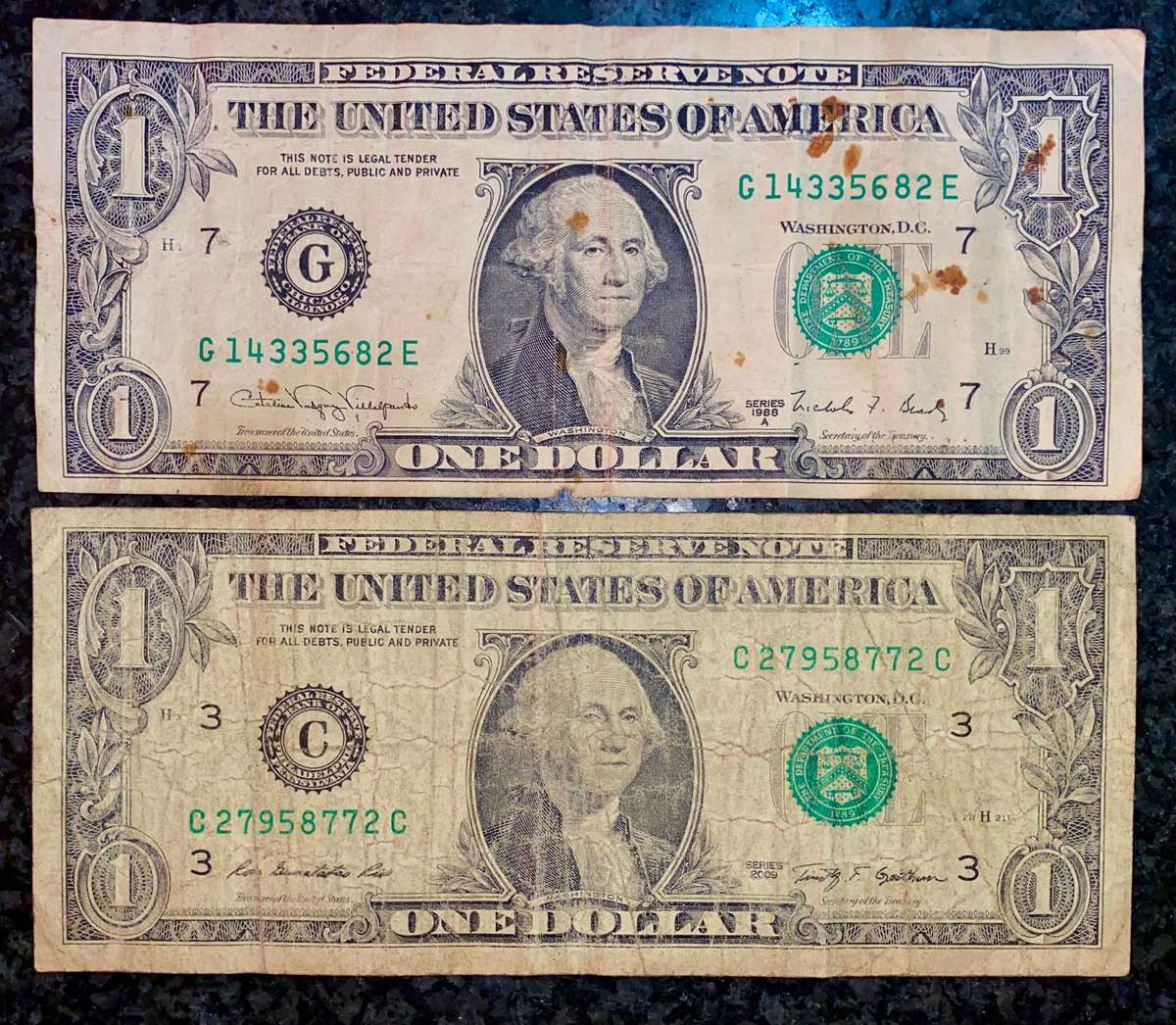 USA Error 1 dollar - C & G - top one is off center (1 bid takes all)
