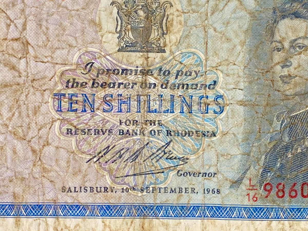 Rhodesia 10 shillings 1968 -- L16 /986033 wtm CJ Rhodes