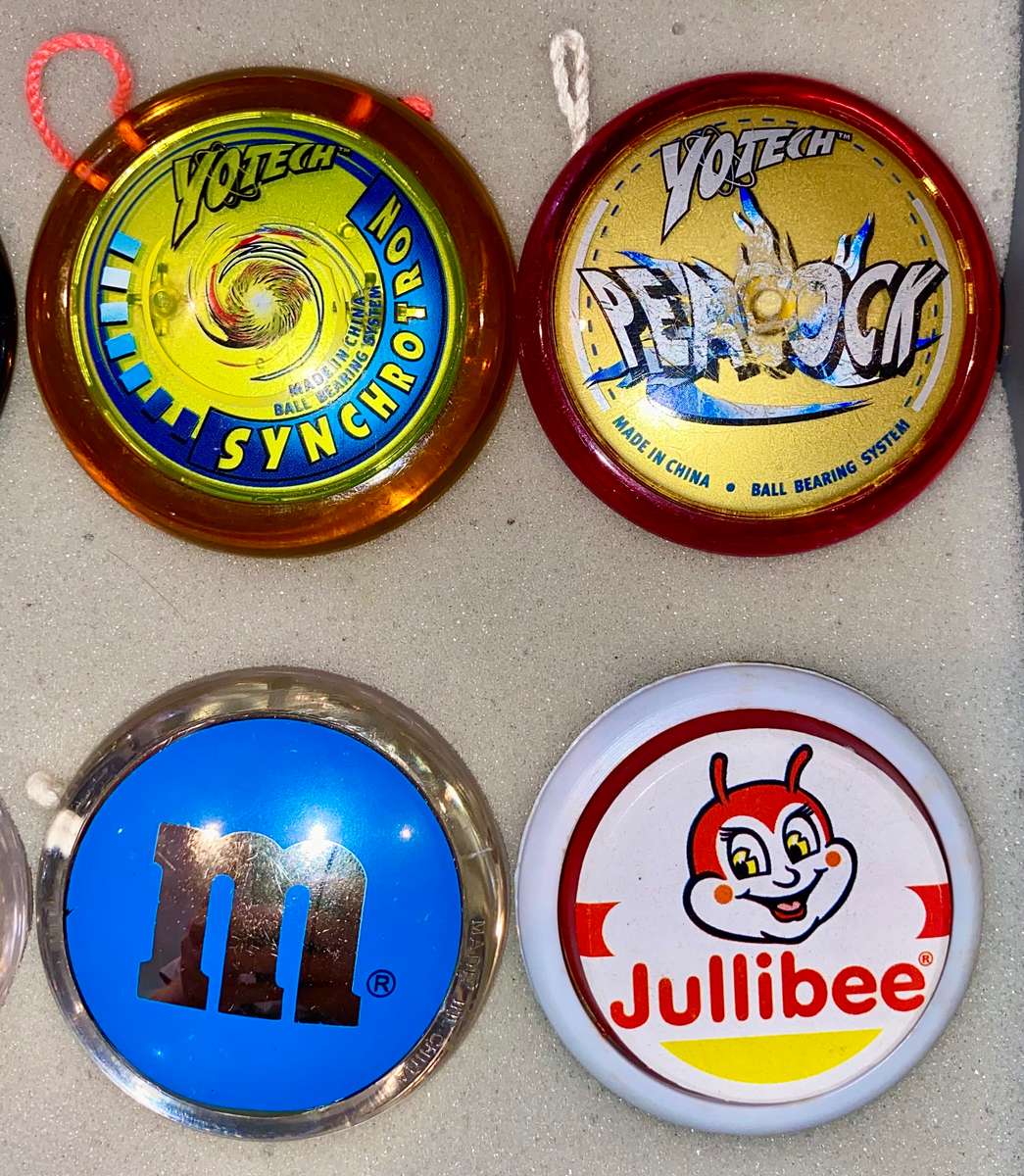 VINTAGE YO-YO COLLECTION 21 DIFFERENT YO-YO'S DIFFERENT BRANDS AND MAKES IN CASE